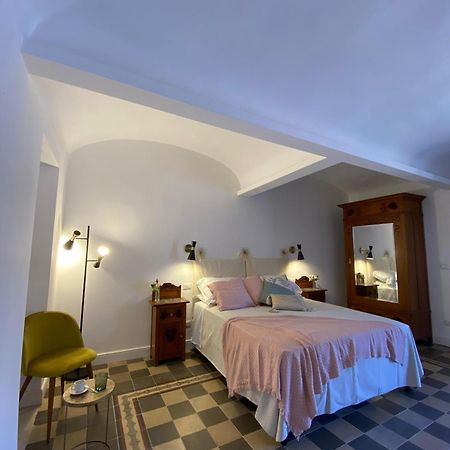 Dimora Dei Minoriti Bed & Breakfast Катания Екстериор снимка