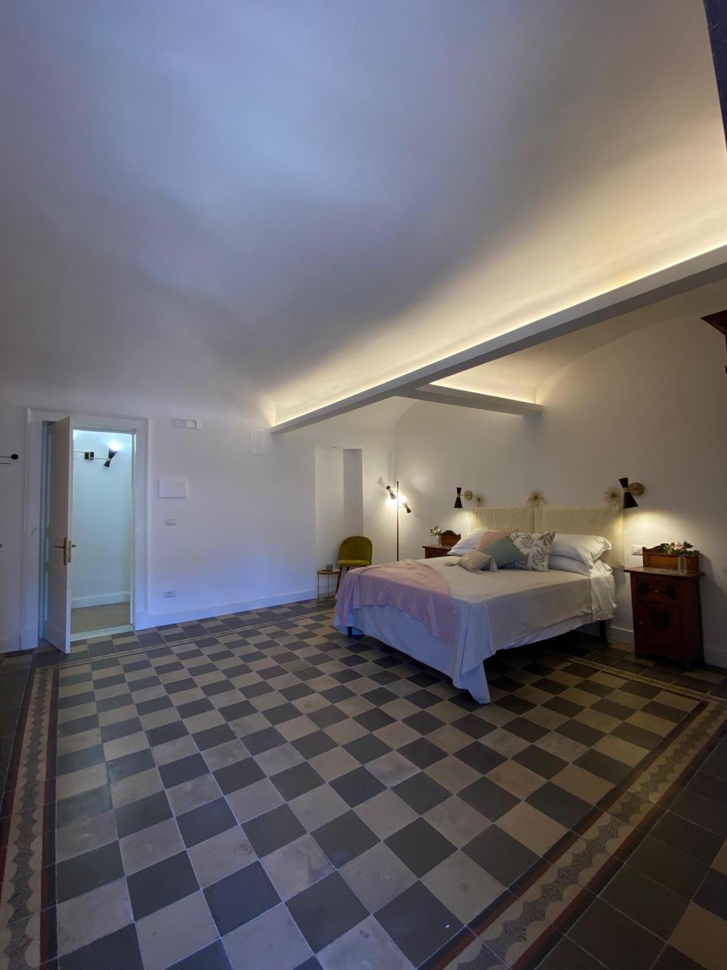 Dimora Dei Minoriti Bed & Breakfast Катания Екстериор снимка