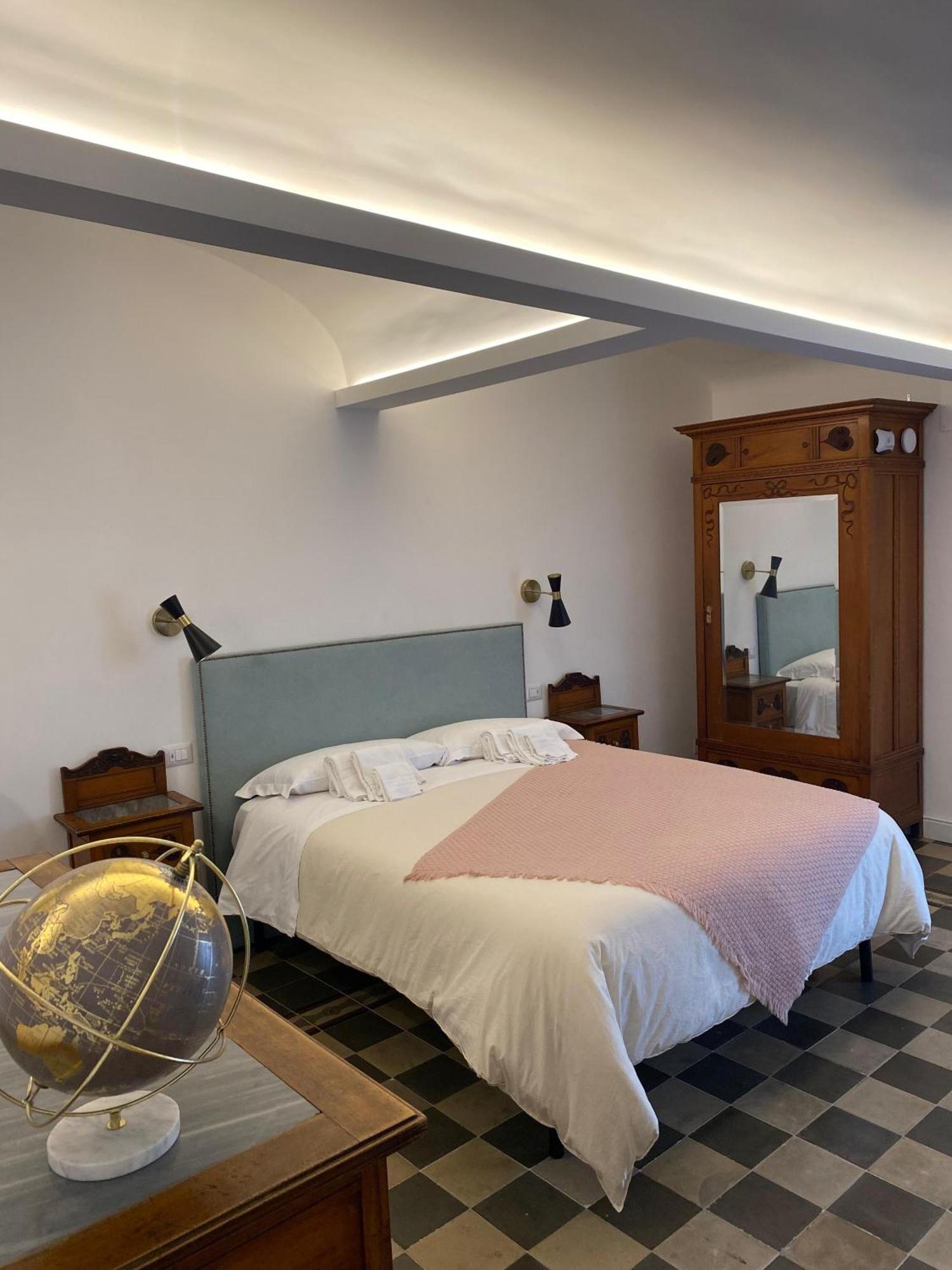 Dimora Dei Minoriti Bed & Breakfast Катания Екстериор снимка