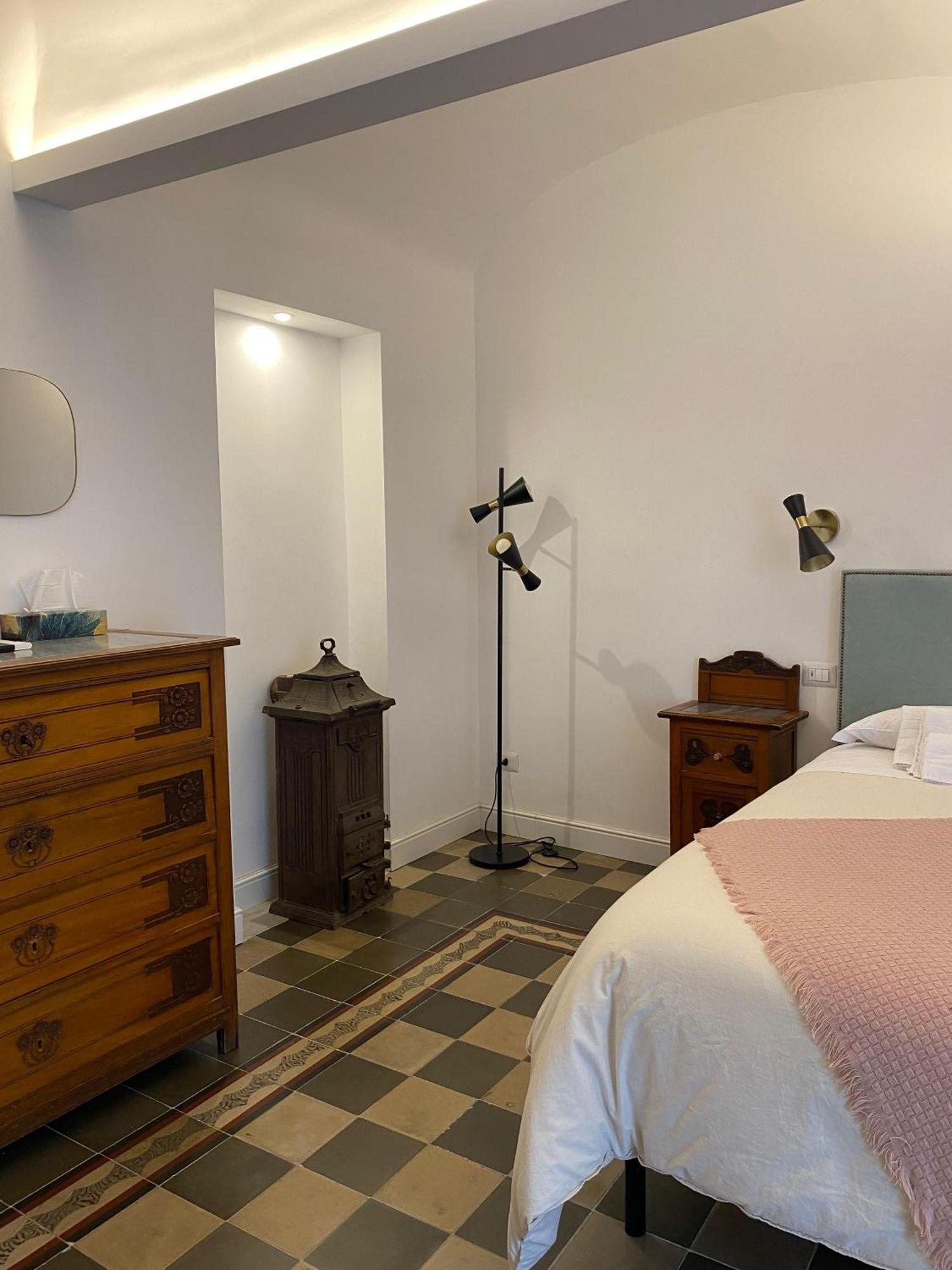 Dimora Dei Minoriti Bed & Breakfast Катания Екстериор снимка