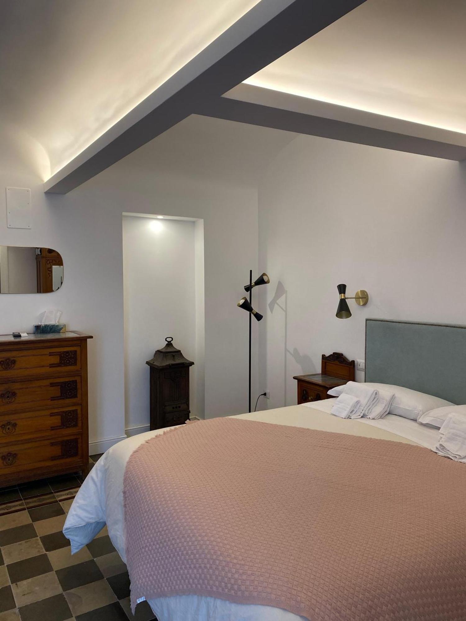 Dimora Dei Minoriti Bed & Breakfast Катания Екстериор снимка